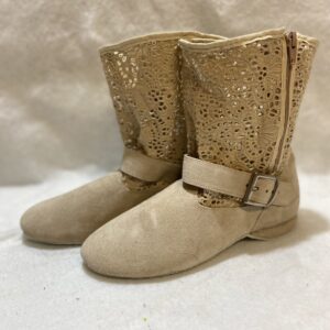 Bottine beige brodée nubuck